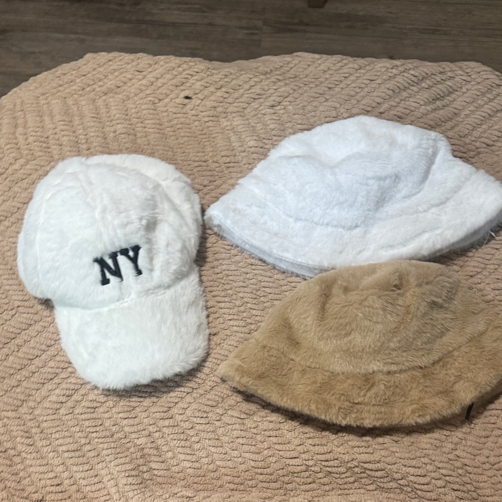 Kids Fuzzy Hat Set - White and Tan